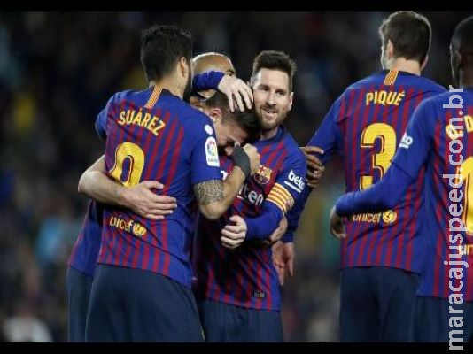Cinco jogadores de futebol testam positivo na Espanha Cinco jogadores de futebol testam positivo na Espanha