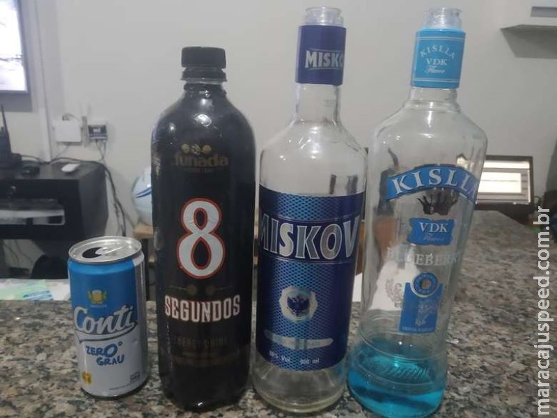 Com menores bebendo 