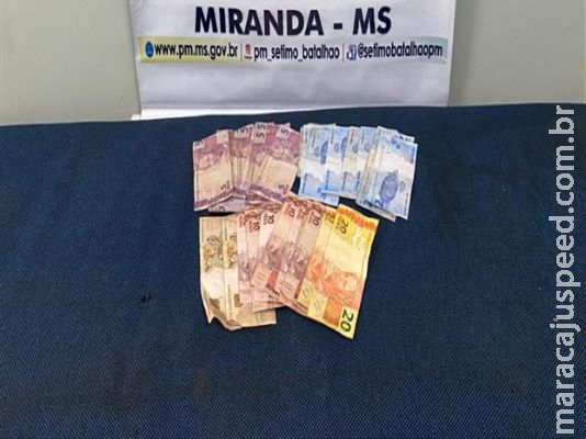 Com ‘tornozeleira eletrônica’, homem assalta comércio e acaba preso Com ‘tornozeleira eletrônica’, homem assalta comércio e acaba preso