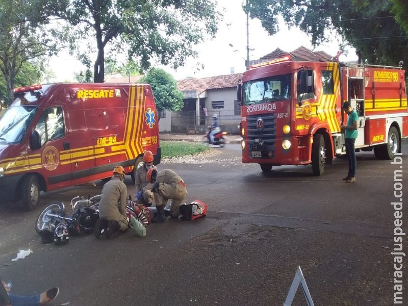Duas pessoas ficam feridas em acidente entre carro e moto Duas pessoas ficam feridas em acidente entre carro e moto