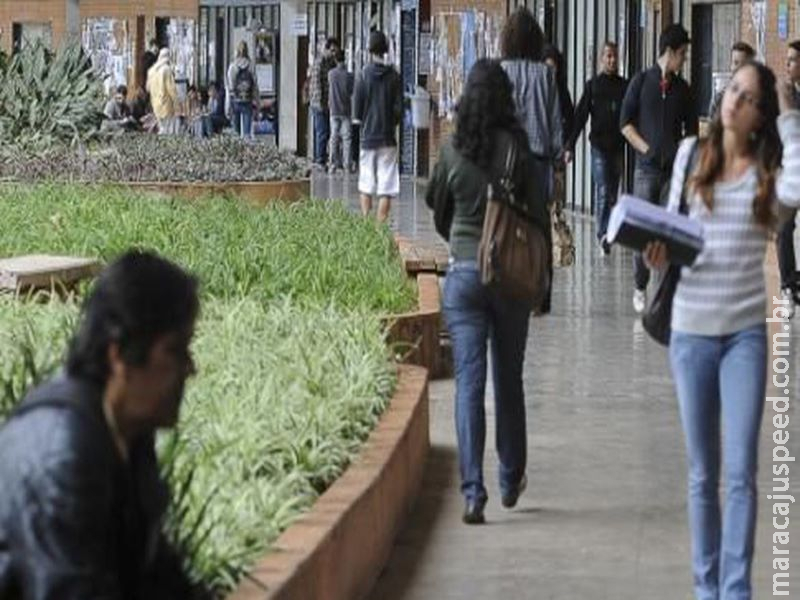 Estudo mostra o perfil do estudante universitário brasileiro Estudo mostra o perfil do estudante universitário brasileiro