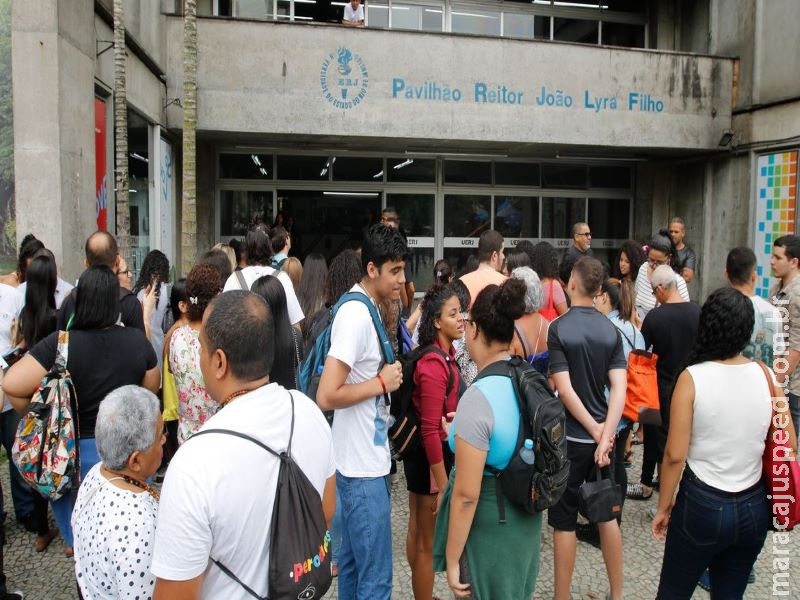 Grau de educação dos pais reduz evasão escolar das filhas por gravidez Grau de educação dos pais reduz evasão escolar das filhas por gravidez