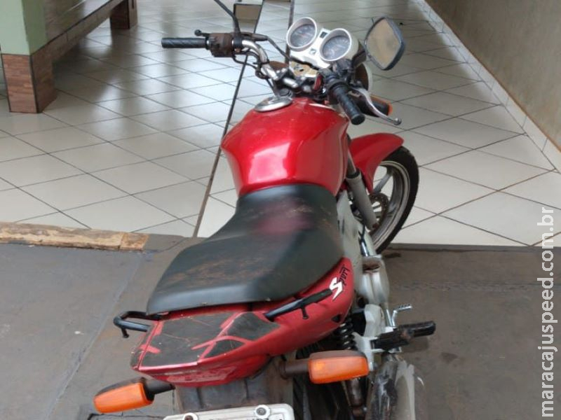 Motocicleta furtada é encontrada em terreno baldio pela polícia Motocicleta furtada é encontrada em terreno baldio pela polícia