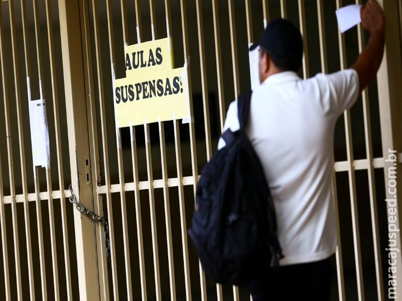 Pais cancelam matrículas de crianças em creches particulares Pais cancelam matrículas de crianças em creches particulares