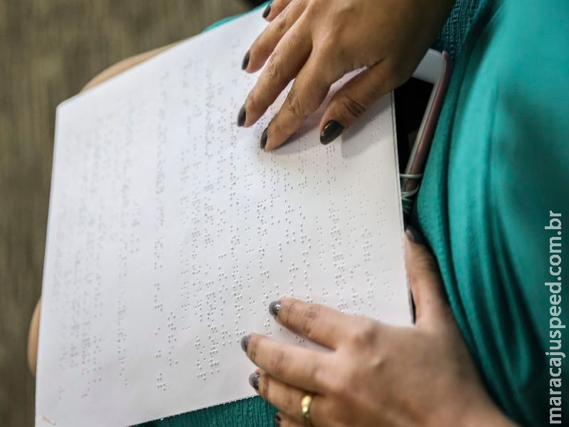 Pessoas com deficiência visual terão leitura em tela na prova do Enem Pessoas com deficiência visual terão leitura em tela na prova do Enem
