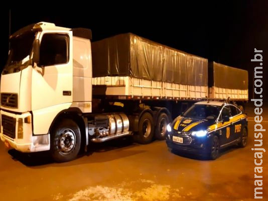 PRF apreende 442 mil maços de cigarros contrabandeados em Jaraguari PRF apreende 442 mil maços de cigarros contrabandeados em Jaraguari