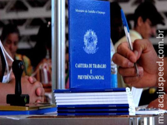 Secretário nega que haja fila para obtenção de seguro-desemprego