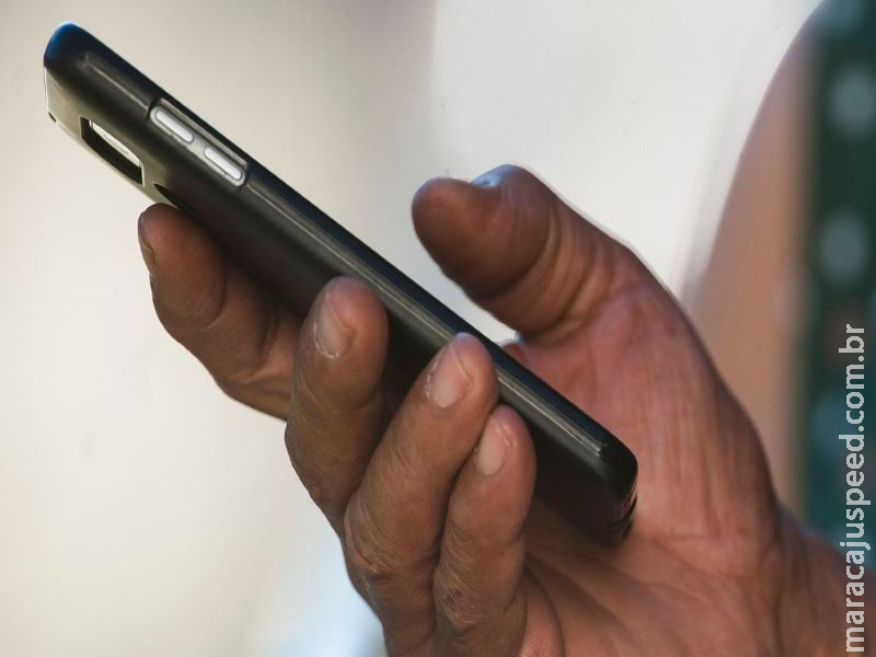 Acesso à internet é exclusivo no celular para 59% no Brasil Acesso à internet é exclusivo no celular para 59% no Brasil