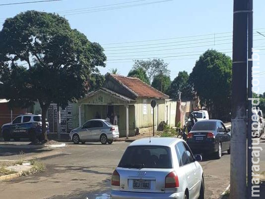 Após tentar agarrar mulher a força, homem é morto a pauladas Após tentar agarrar mulher a força, homem é morto a pauladas