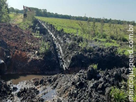 Assentado é autuado por construir drenos ilegalmente em área de várzea Assentado é autuado por construir drenos ilegalmente em área de várzea