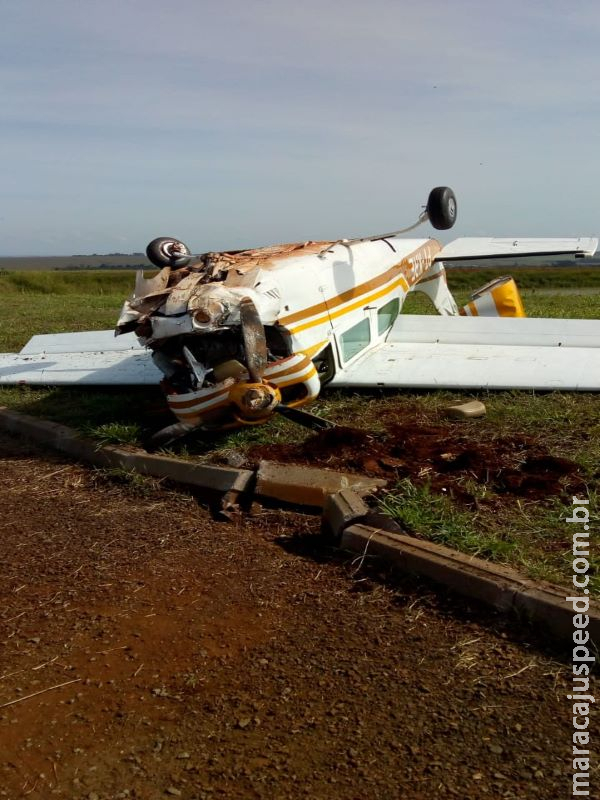 Avião cai em Dourados e tripulantes são socorridos por funcionários de empresa