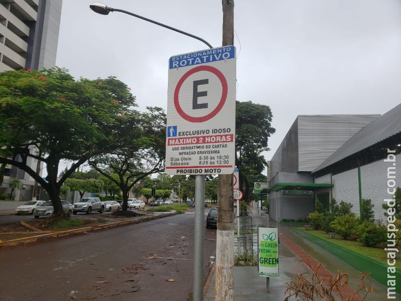 Cartão de estacionamento para idoso passa a ter validade vitalícia em Dourados