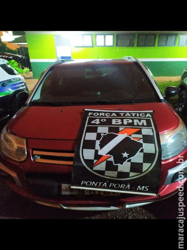 Casal é preso transportando 150 kg de maconha em veículo Casal é preso transportando 150 kg de maconha em veículo