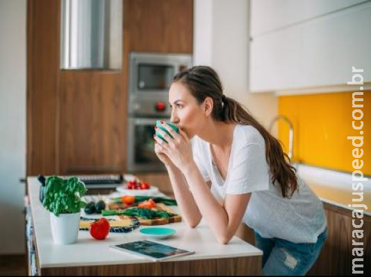 Cinco dicas para diminuir o desejo de comer toda hora