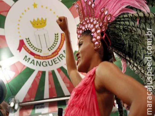 Mangueira é condenada a pagar R$10 mil a foliona barrada por ‘ser branca’ Mangueira é condenada a pagar R$10 mil a foliona barrada por ‘ser branca’