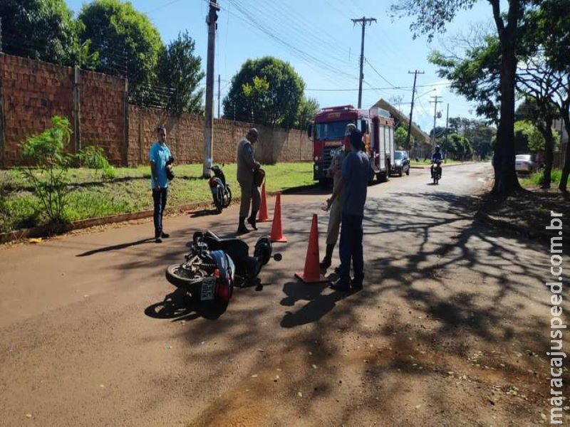 Mulher bate moto e fica gravemente ferida em Dourados Mulher bate moto e fica gravemente ferida em Dourados