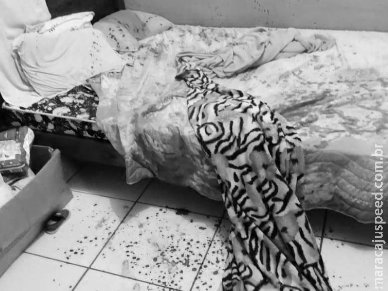 Mulher ferida a golpes de facão pelo ex passa por cirurgia de reconstrução da mão