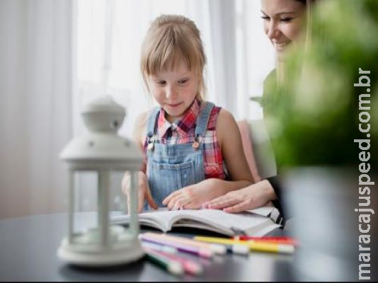 Pais de alunos com autismo e TDAH têm desafio maior com ensino à distância