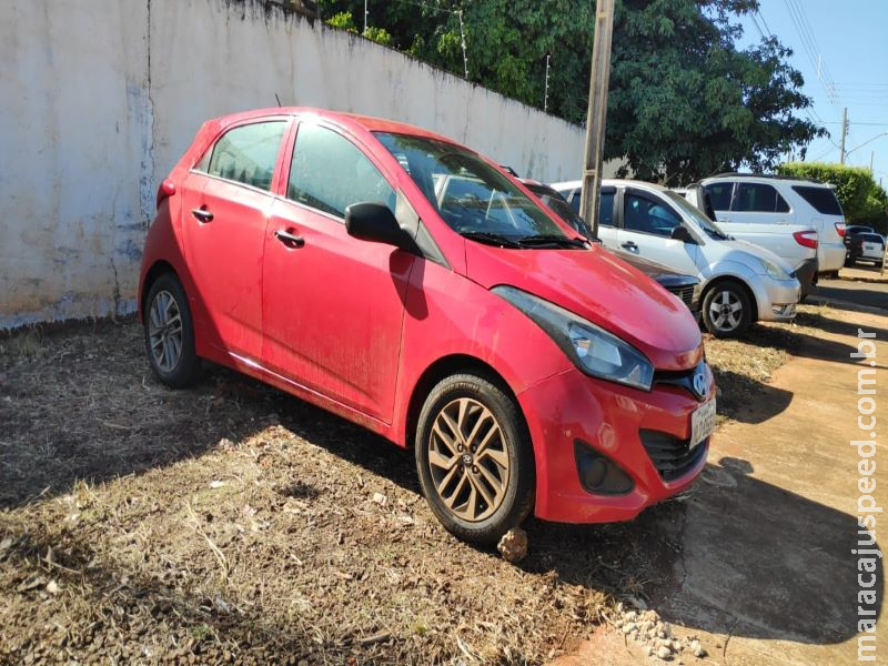 Polícia encontra drogas em carro guinchado em Dourados Polícia encontra drogas em carro guinchado em Dourados