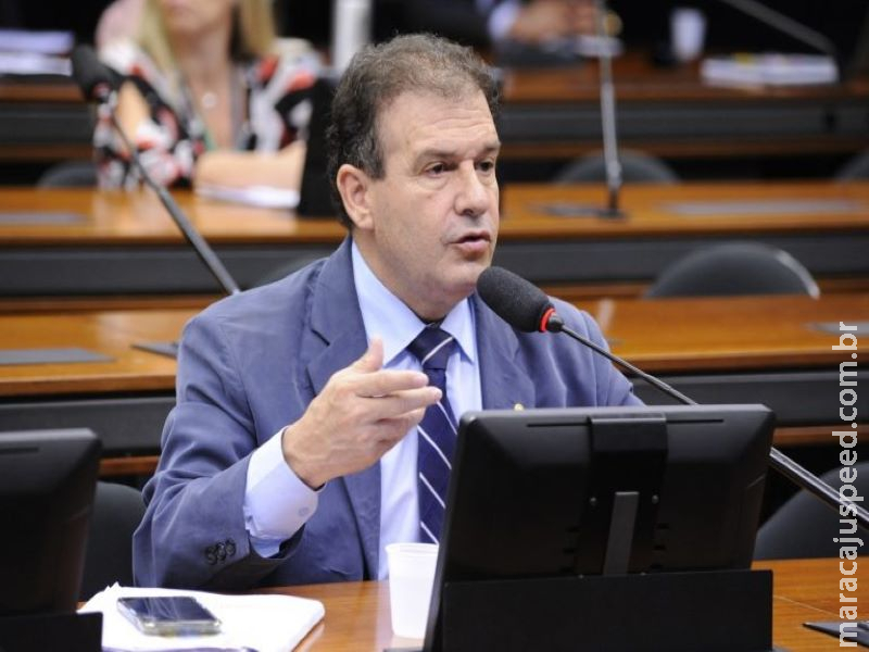 Projeto institui a Política Nacional Um Computador por Aluno Projeto institui a Política Nacional Um Computador por Aluno