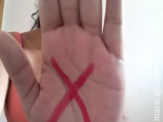 Suspeita de manter irmã deficiente presa em casa é ouvida pela Polícia Civil nesta segunda-feira Suspeita de manter irmã deficiente presa em casa é ouvida pela Polícia Civil nesta segunda-feira