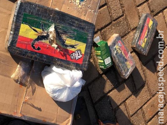 Ao avistar viatura, motorista abandona carro com cocaína foge a pé Ao avistar viatura, motorista abandona carro com cocaína foge a pé