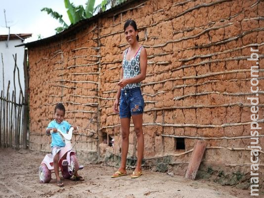 Auxílio Emergencial chega a 80% dos domicílios mais pobres do país Auxílio Emergencial chega a 80% dos domicílios mais pobres do país
