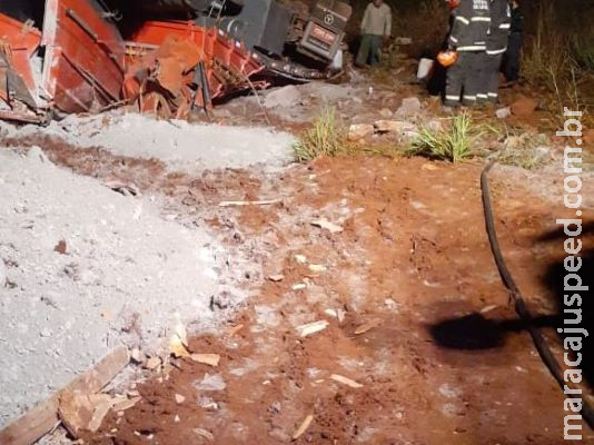 Capotamento termina com pai e filho mortos em estrada vicinal Capotamento termina com pai e filho mortos em estrada vicinal
