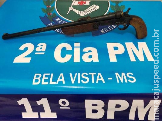Homem de 32 anos é preso por agredir ex-mulher e por posse irregular de arma de fogo Homem de 32 anos é preso por agredir ex-mulher e por posse irregular de arma de fogo