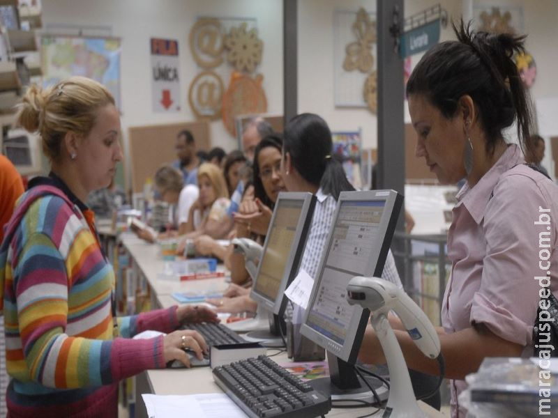 Intenção de consumo das famílias tem maior queda em dez anos, diz CNC