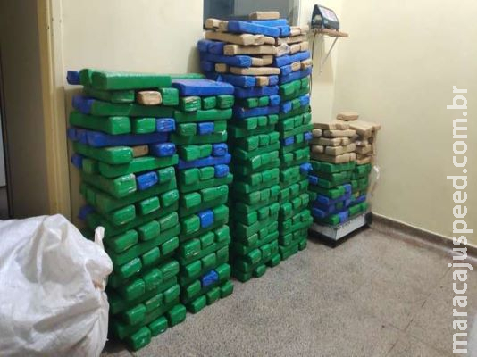 Jovem é flagrado transportando quase 400 kg de drogas na MS-156 Jovem é flagrado transportando quase 400 kg de drogas na MS-156