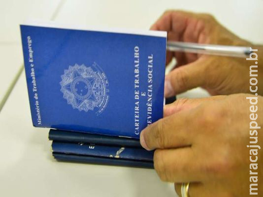 Junho registra mais de 653 mil pedidos de seguro-desemprego Junho registra mais de 653 mil pedidos de seguro-desemprego
