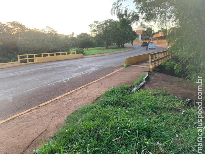 Maracaju: Policiais Militares salvam vida de mulher que tentava cometer suicídio pulando de ponte na Rua Campo Grande Maracaju: Policiais Militares salvam vida de mulher que tentava cometer suicídio pulando de ponte na Rua Campo Grande