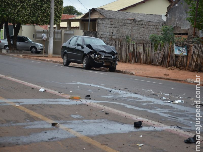 Motorista fica ferido após acidente com caminhão na Duque de Caxias