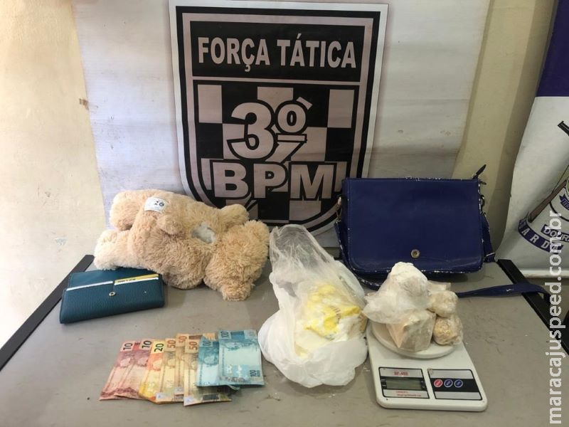 Mulher contratada distribuir cocaína e pasta base em Dourados é presa Mulher contratada distribuir cocaína e pasta base em Dourados é presa