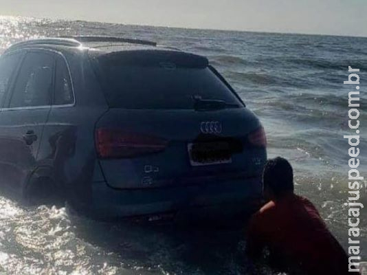 Perdeu playboy: Furando quarentena, carros de luxo são levados por maré no Pará 