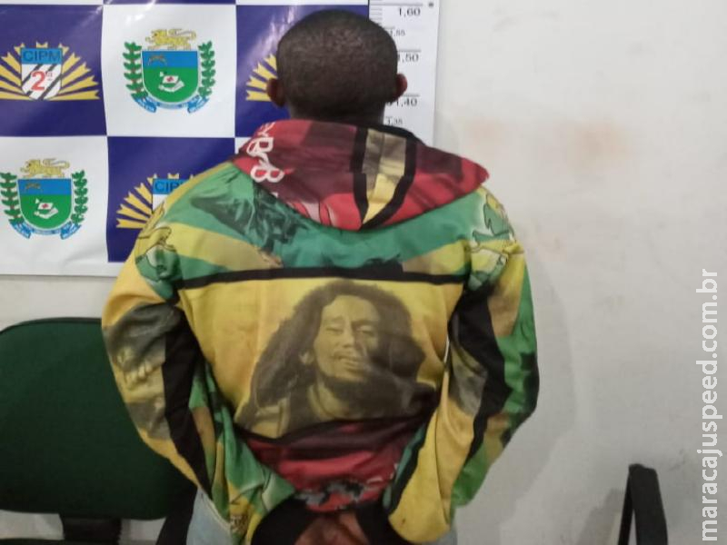 Polícia Militar de Maracaju prende homem em flagrante pelo crime de tráfico de drogas. Autor foi denunciado, após estar vendendo drogas no Parque Ecológico Polícia Militar de Maracaju prende homem em flagrante pelo crime de tráfico de drogas. Autor foi denunciado, após estar vendendo drogas no Parque Ecológico