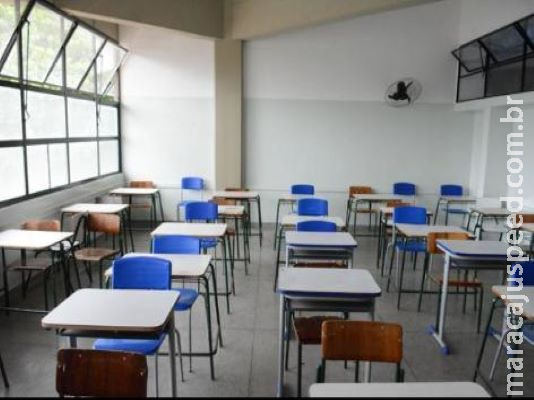 Professores fazem carreata contra volta às aulas no estado de SP Professores fazem carreata contra volta às aulas no estado de SP