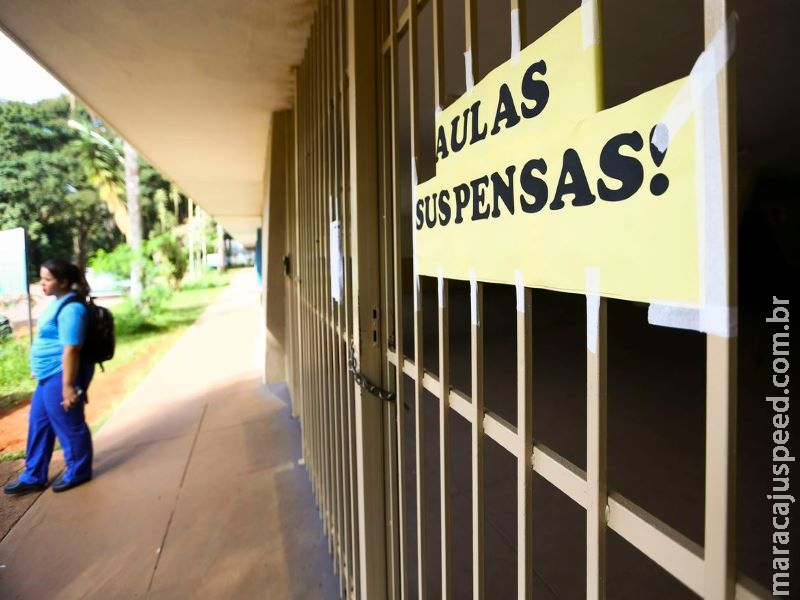 Risco de evasão em escolas públicas chega a 31%, diz pesquisa Risco de evasão em escolas públicas chega a 31%, diz pesquisa