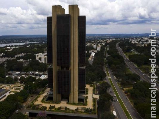 Taxas de juros para empresas e famílias recuam em junho, diz BC Taxas de juros para empresas e famílias recuam em junho, diz BC