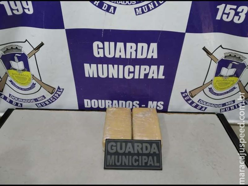 Tentando despistar polícia com filho de 3 anos, mulher é presa com droga na rodoviária Tentando despistar polícia com filho de 3 anos, mulher é presa com droga na rodoviária