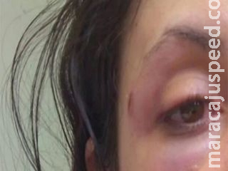 Esposa flagra marido em bar com mulheres e é espancada e expulsa de casa
