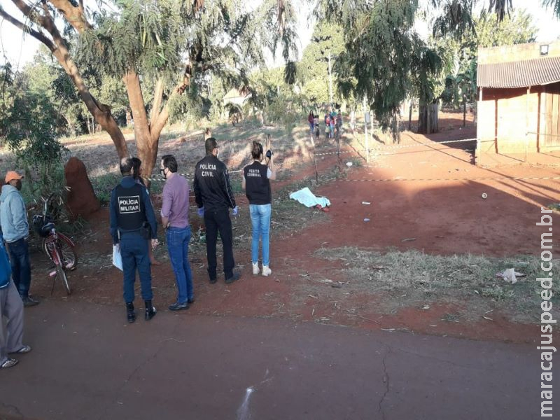 Jovem é assassinado a golpes de facão e pauladas em Dourados Jovem é assassinado a golpes de facão e pauladas em Dourados