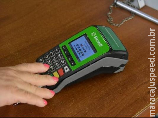 Juros do cartão de crédito podem cair até dez vezes se projeto for aprovado Juros do cartão de crédito podem cair até dez vezes se projeto for aprovado