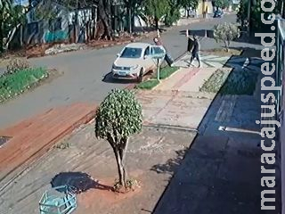 ladrões arrombam portão e fazem a ‘limpa’ em casa no Caiçara ladrões arrombam portão e fazem a ‘limpa’ em casa no Caiçara