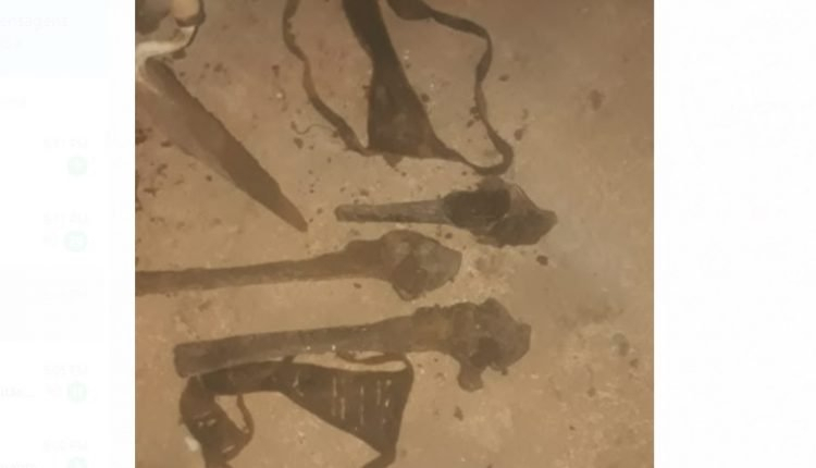 Moradores encontram ossada em fossa desativada em bairro da Capital Moradores encontram ossada em fossa desativada em bairro da Capital