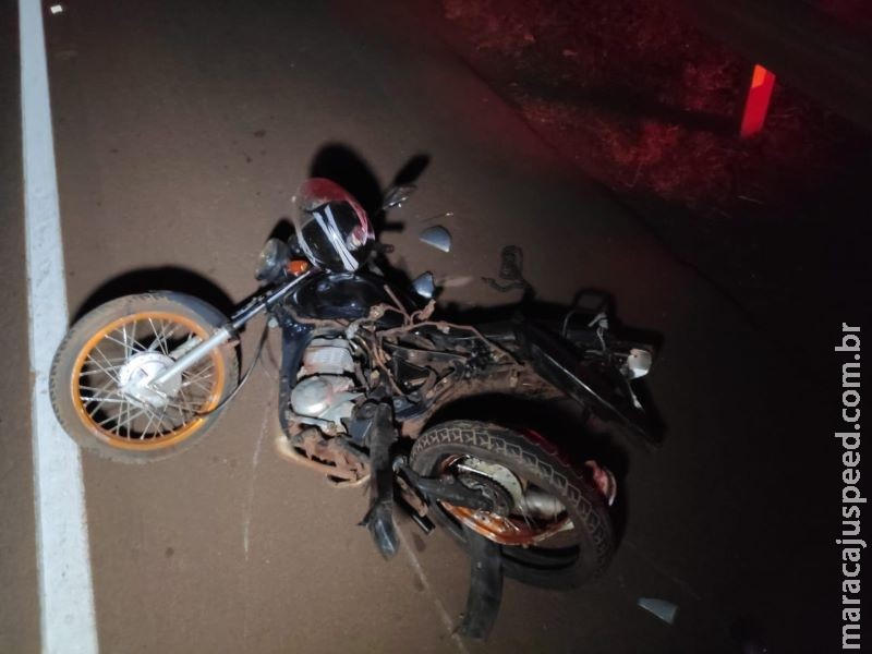 Motociclista é atropelado em racha entre carros e tem perna dilacerada