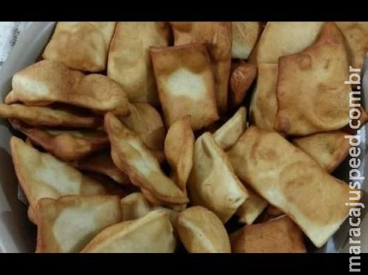 Receita de bolinha com massa de pão frito é ótima pedida para o café ou lanche