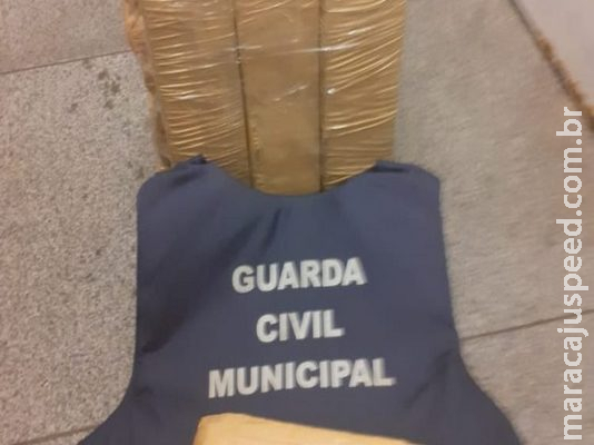 Adolescente de 15 anos é flagrada com mochila cheia de maconha