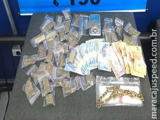 Adolescente que fazia entrega de drogas em domicílio acaba apreendido Adolescente que fazia entrega de drogas em domicílio acaba apreendido